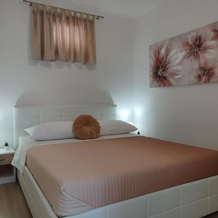 Apartment Dora Ražanj Kültér fotó