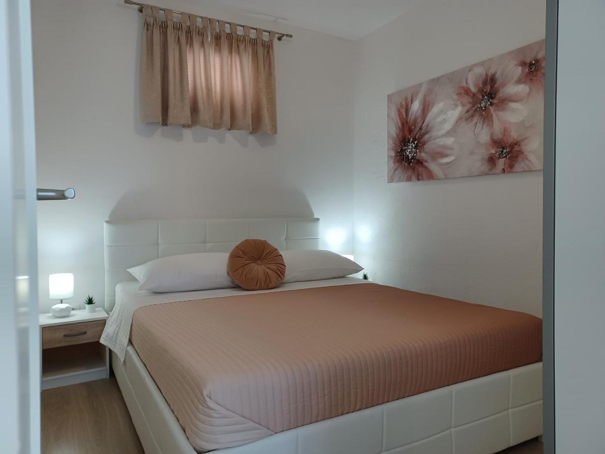 Apartment Dora Ražanj Kültér fotó