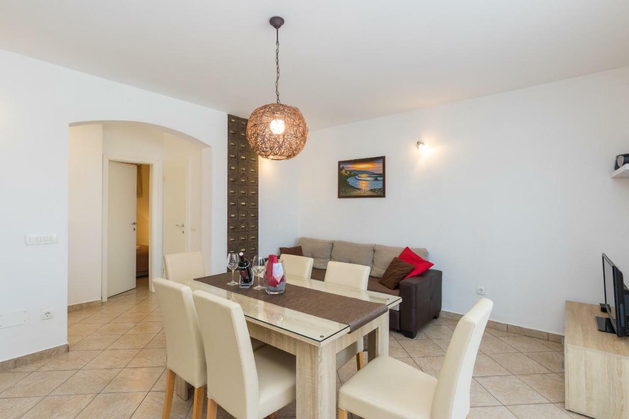 Apartment Dora Ražanj Kültér fotó